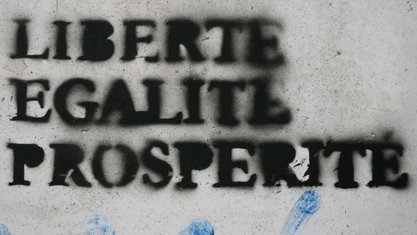 resumo A Revolu&ccedil;&atilde;o Francesa e as novas ideias liberais